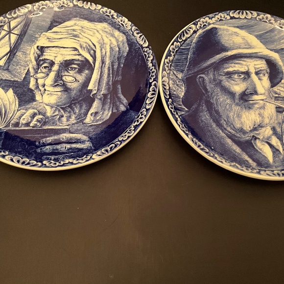 Pair of Boch Freres Delft Blue Plates with Fisherman and Fisherman's Wife - Picture 1 of 2